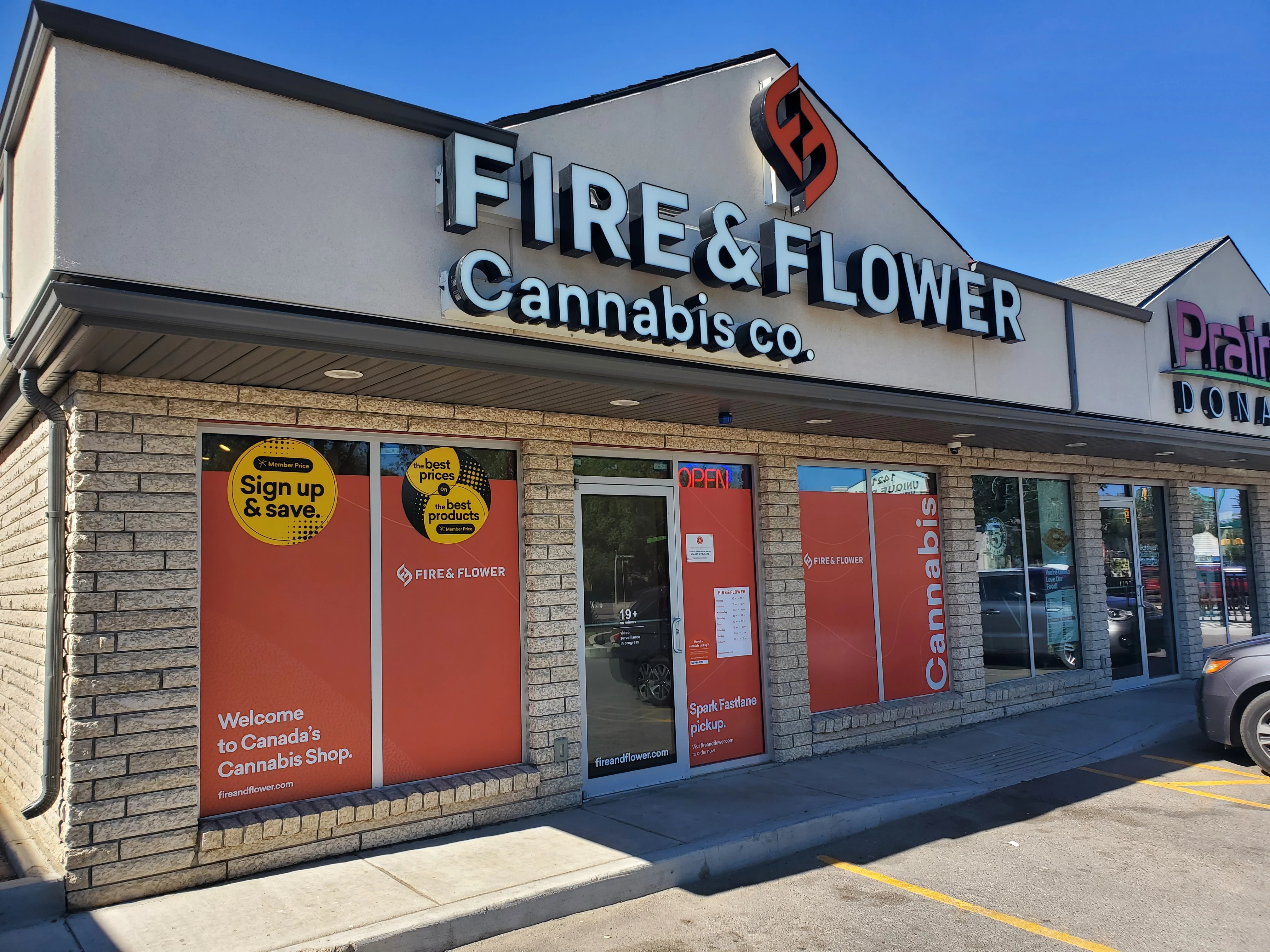 elfbar nachfüll pod läuft aus Buy vapes near me in Saskatoon Saskatchewan Canada – Smoke2Snack main image 1