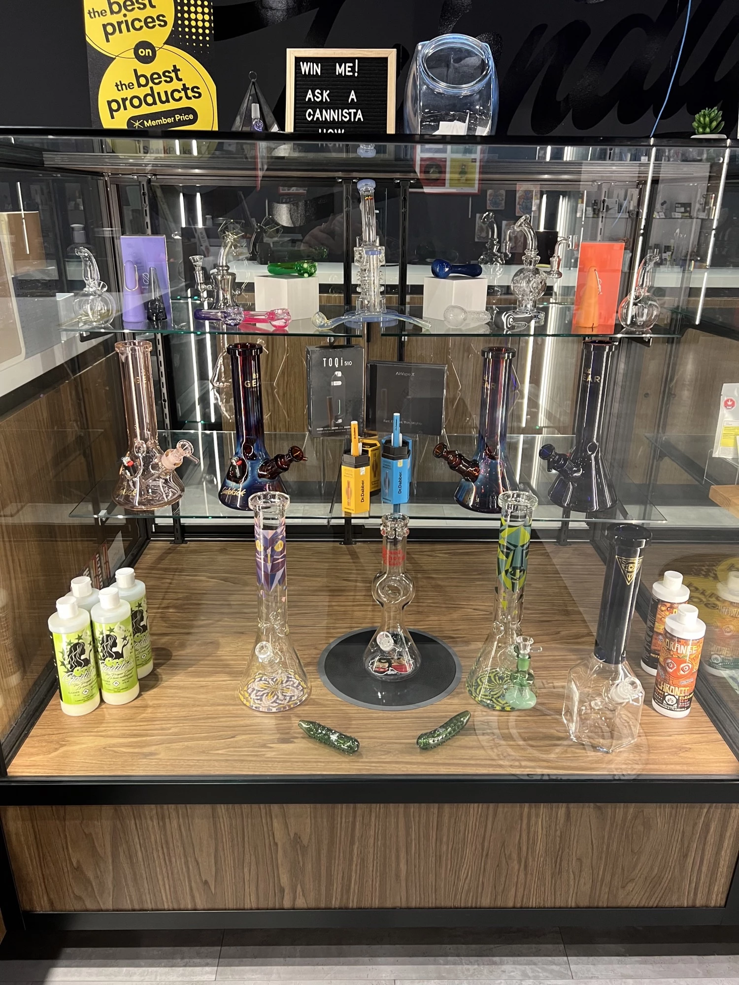 Dundas - Osler Drive - Friendly Stranger Cannabis Store - Friendly Stranger