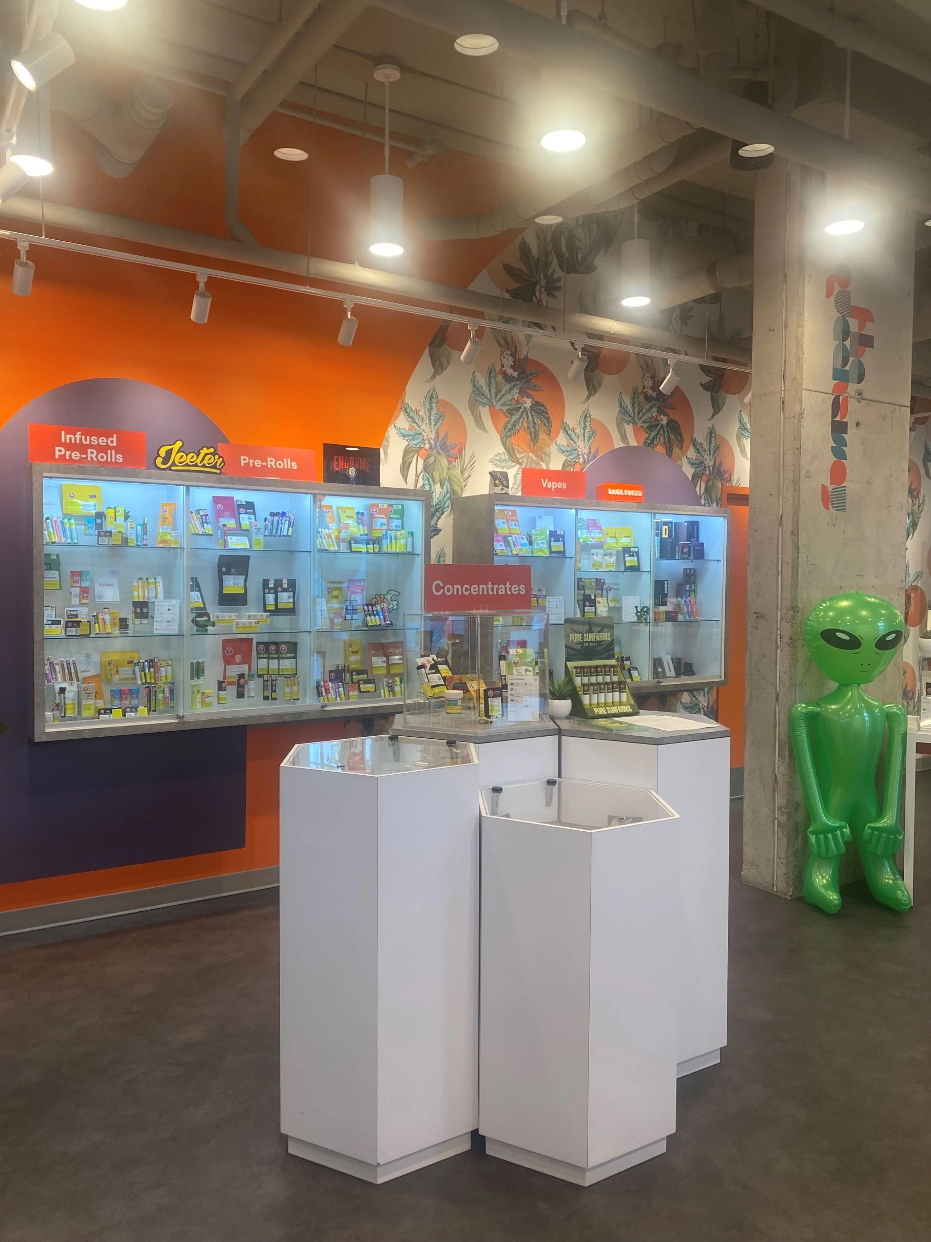 Etobicoke - The Queensway - Fire & Flower Cannabis Store - Fire & Flower